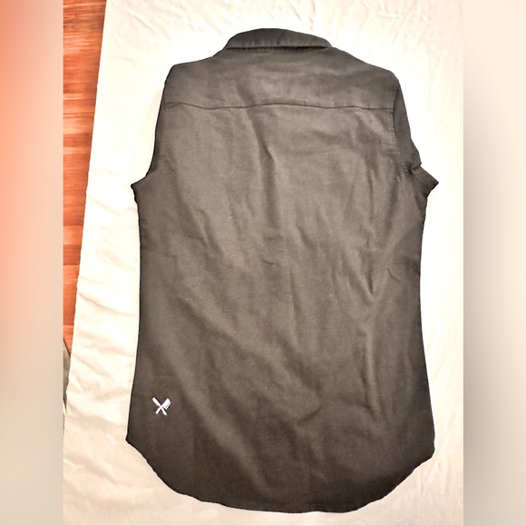 Distorted People brand button up - Picture 4 of 4